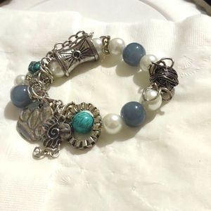 CHUNKY SILVER AND AQUA BEADS AND WIRE STRETCH BRACELET